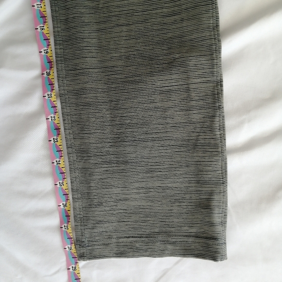 Lululemon On The Fly 28" Pants Wee Are From Space Sage Dark Olive Green 4 - Picture 11 of 16